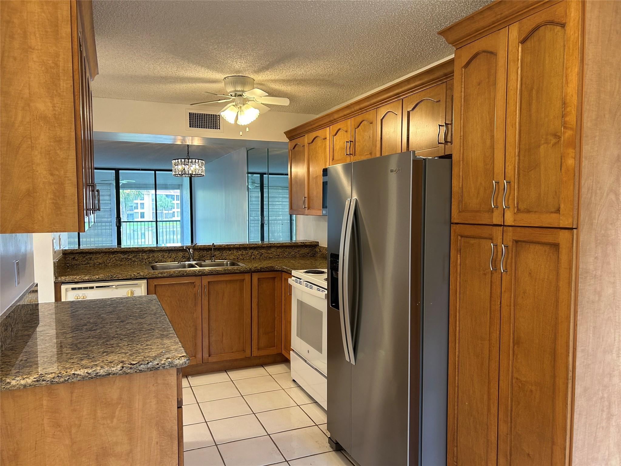 6123 Coral Lake Dr 211