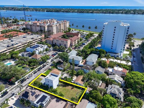 322 N Lakeside Court West Palm Beach FL 33407