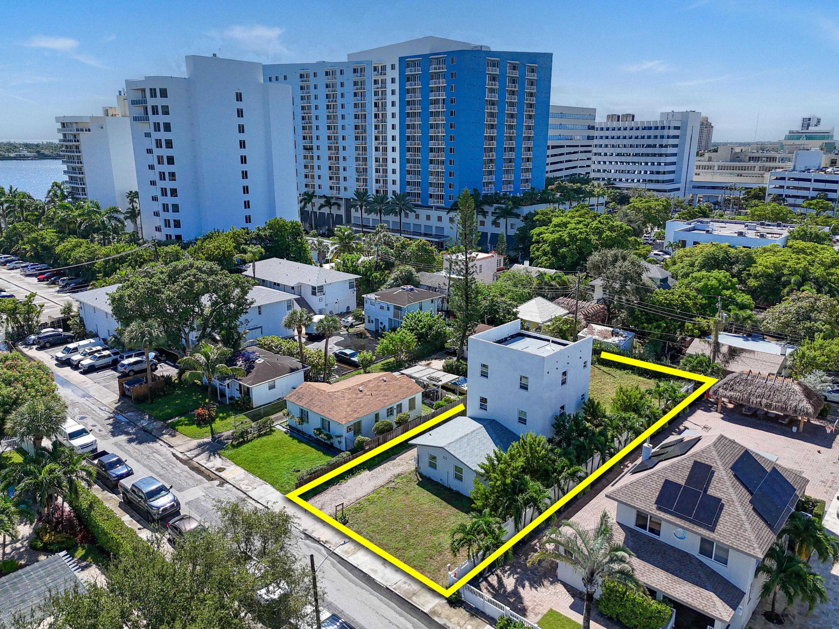 322 N Lakeside Court