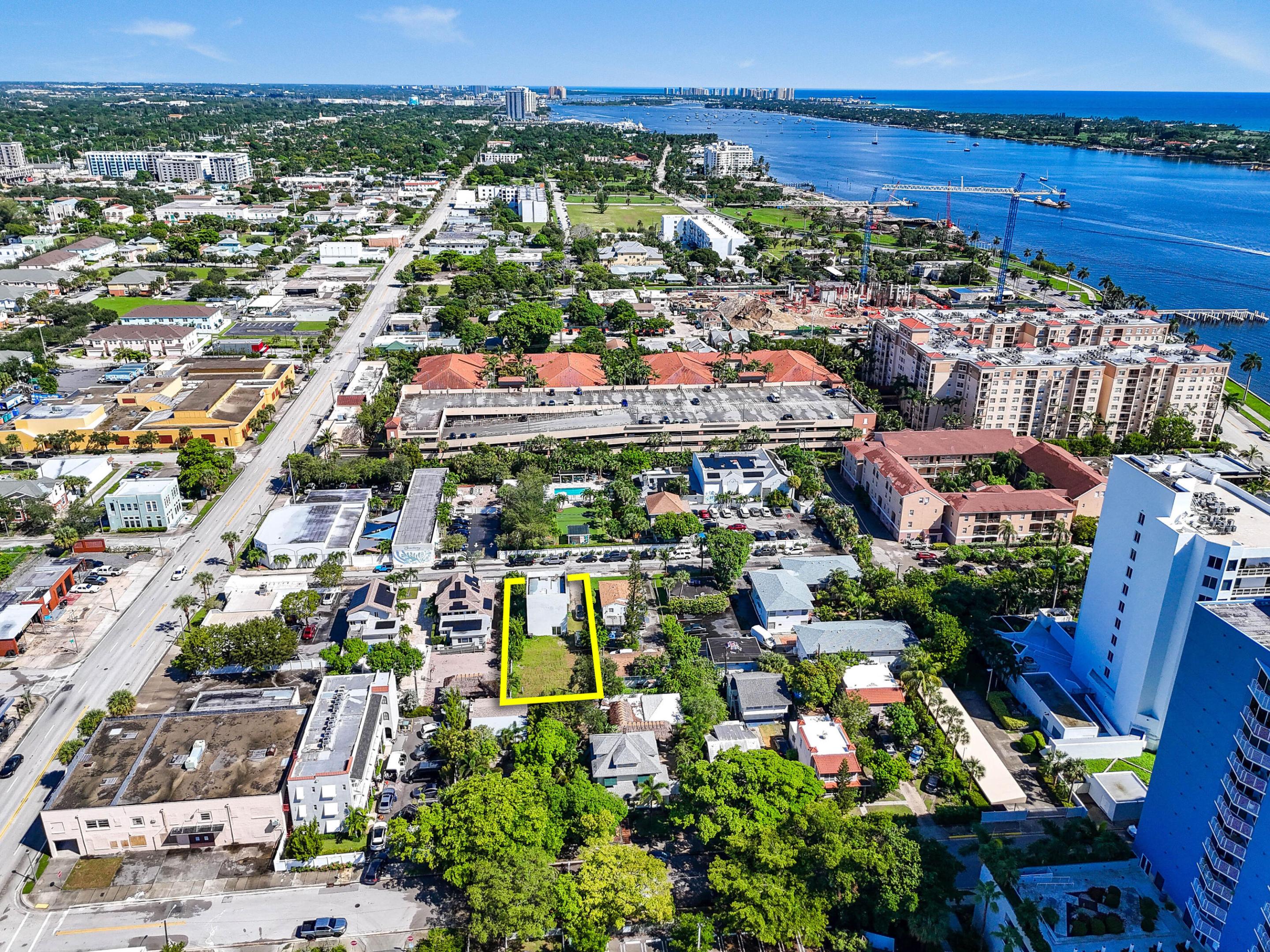 322 N Lakeside Court