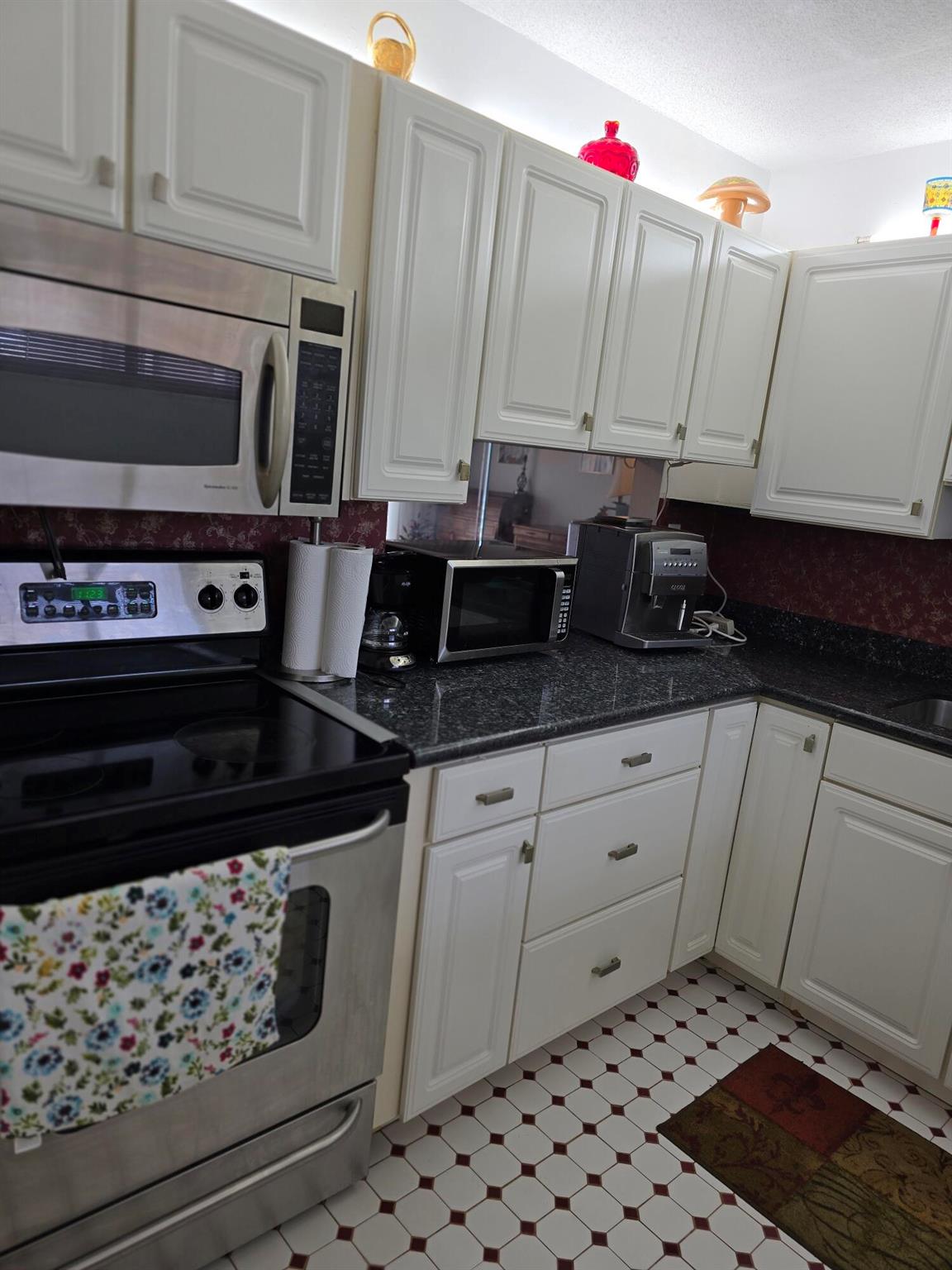 View photos, virtual tours, details... 2682 Garden Drive S 309