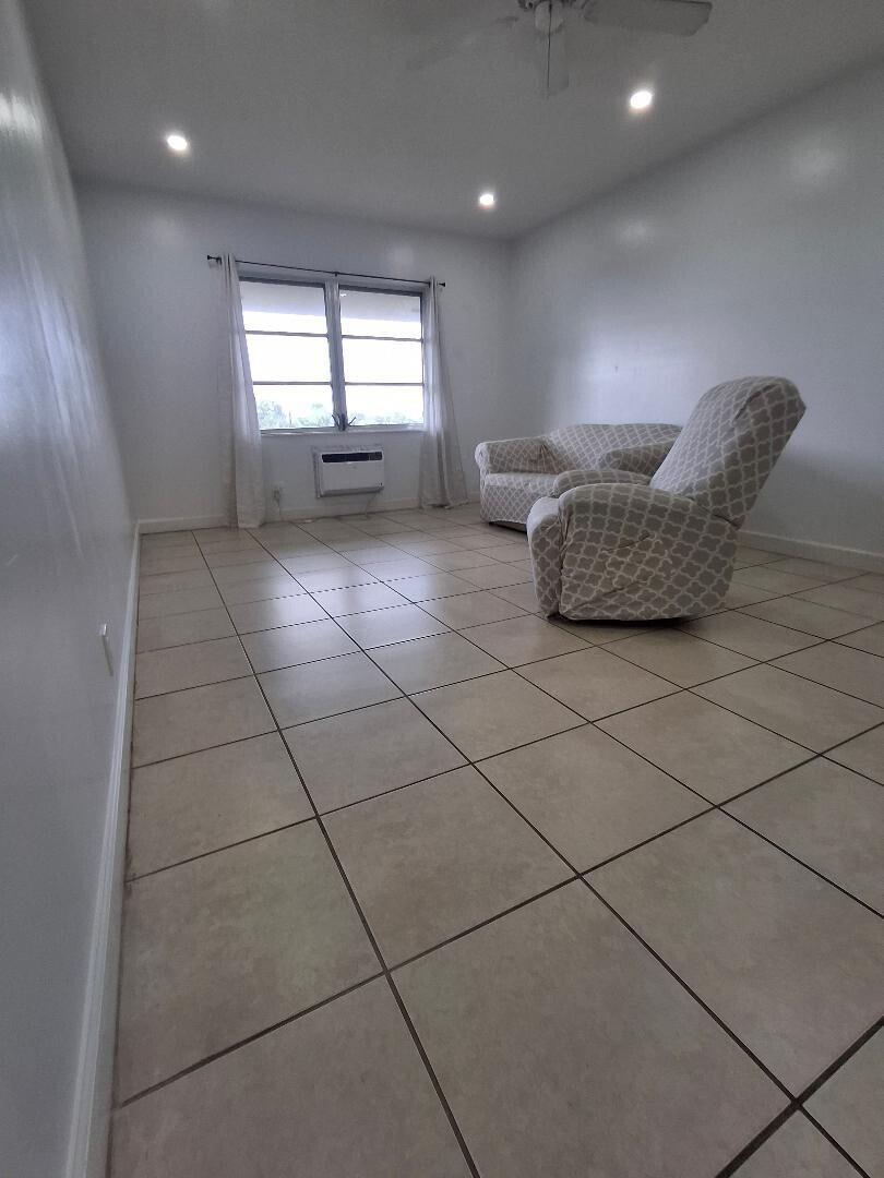 1250 E SAMPLE Road 303