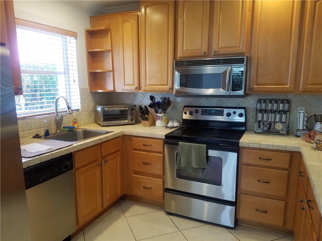 Edgewater Estates 40-7 B - Residential Lease