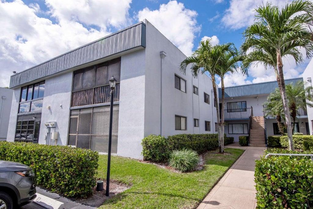 Photo of 15108 Ashland Drive #215, Delray Beach, FL 33484 (MLS # R11057575)