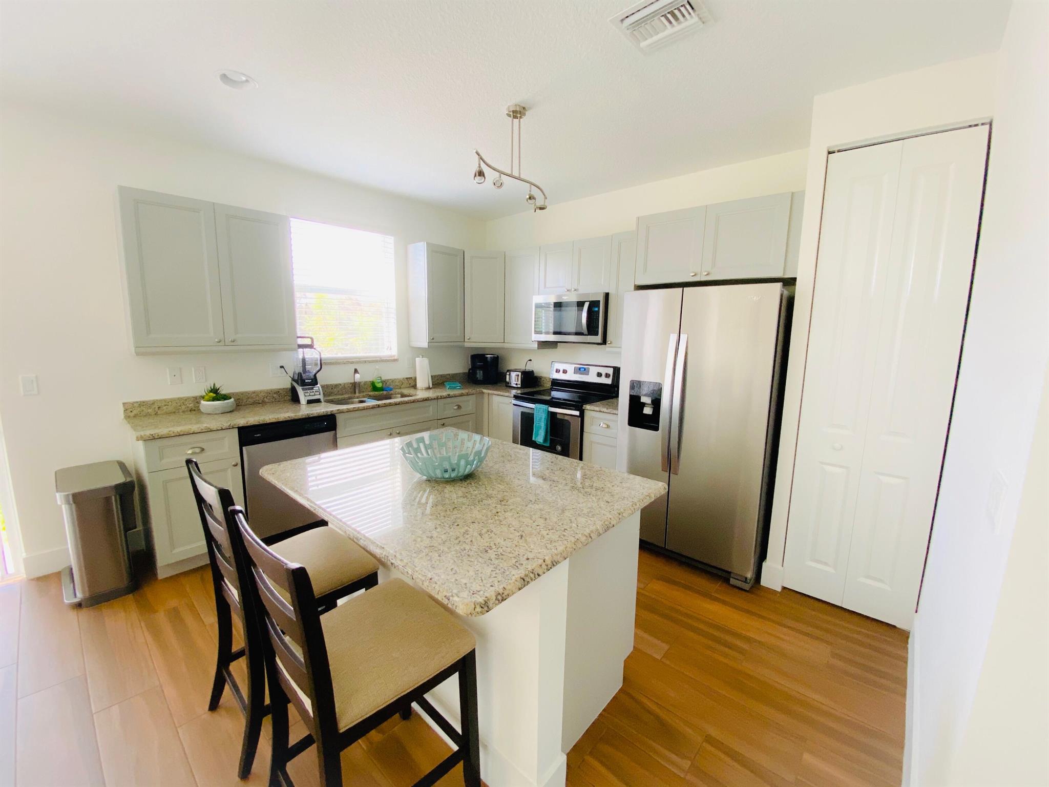 HYPOLUXO COMMONS - Residential Lease