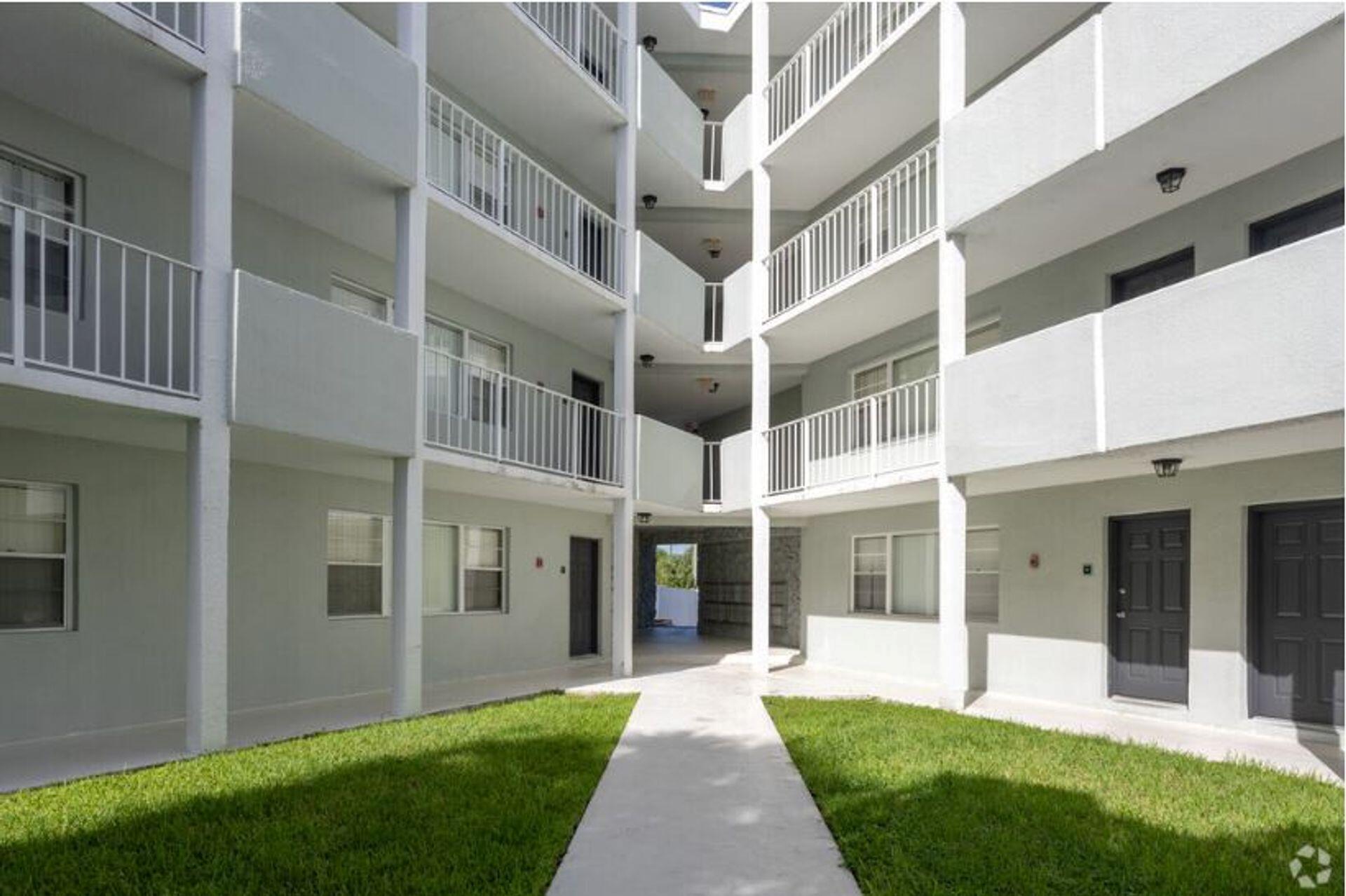 PALM BEACH LAKES SOUTH 3 - Residential Lease