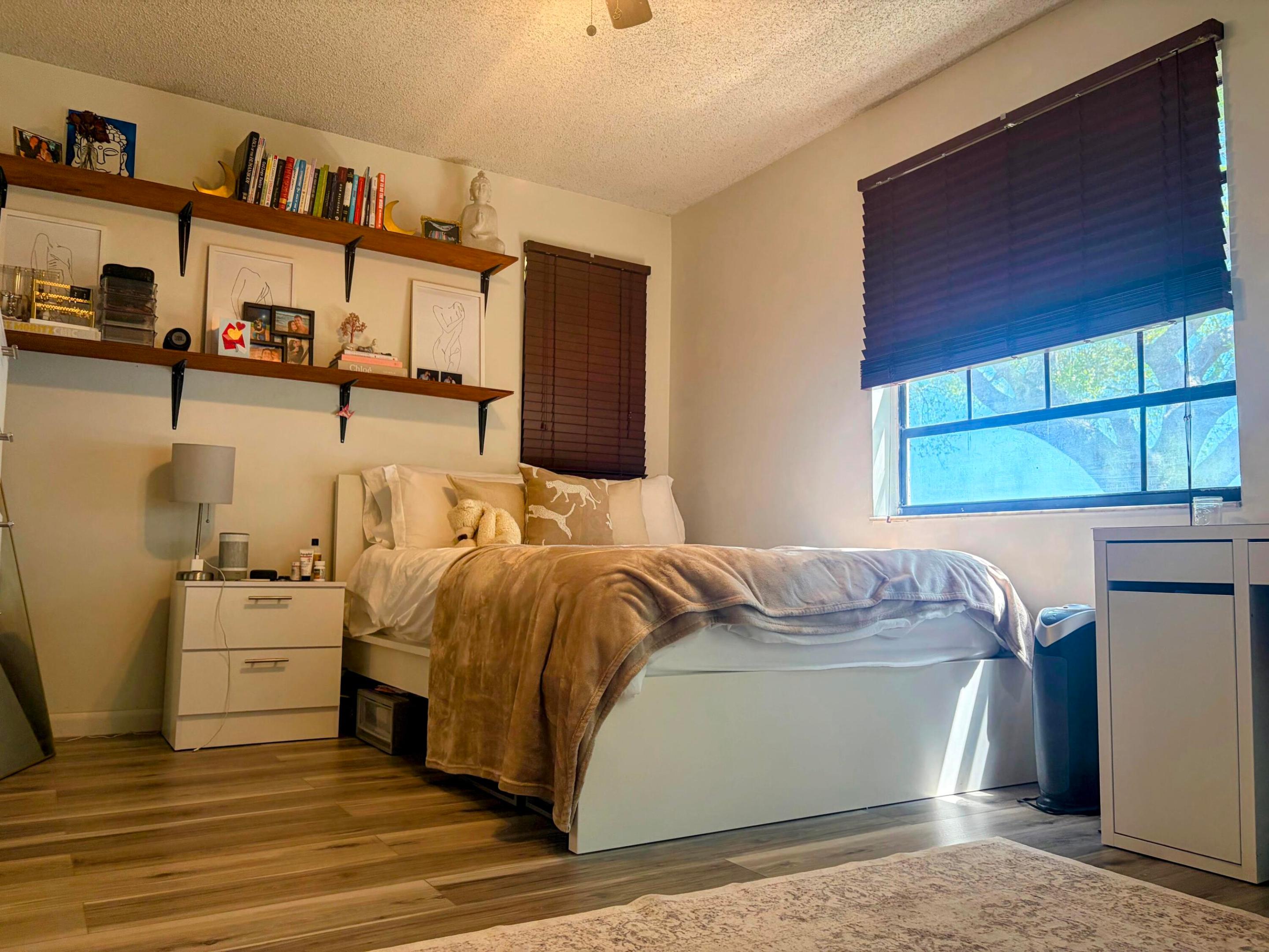 LAKE WINDWOOD CONDO - Residential