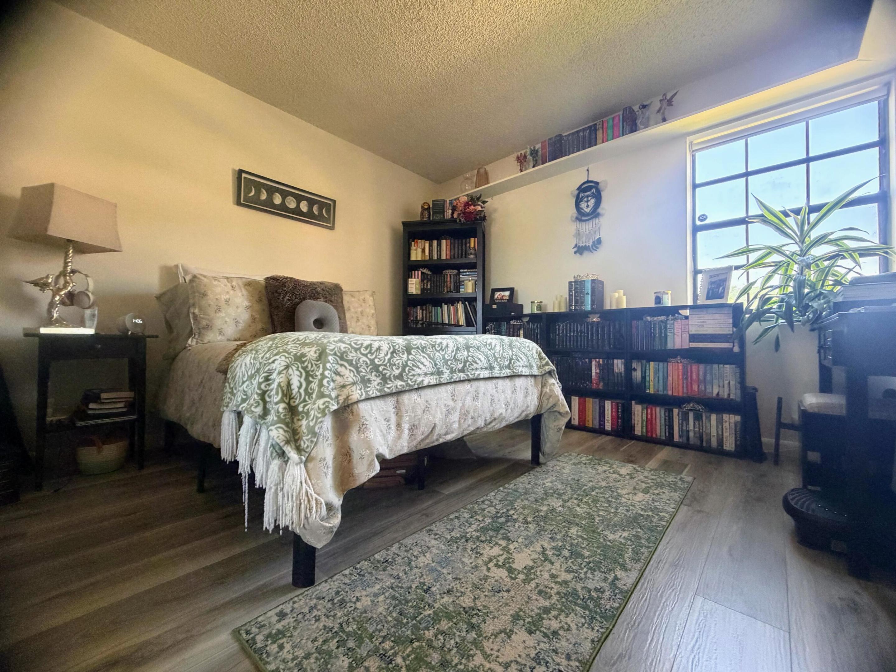 LAKE WINDWOOD CONDO - Residential