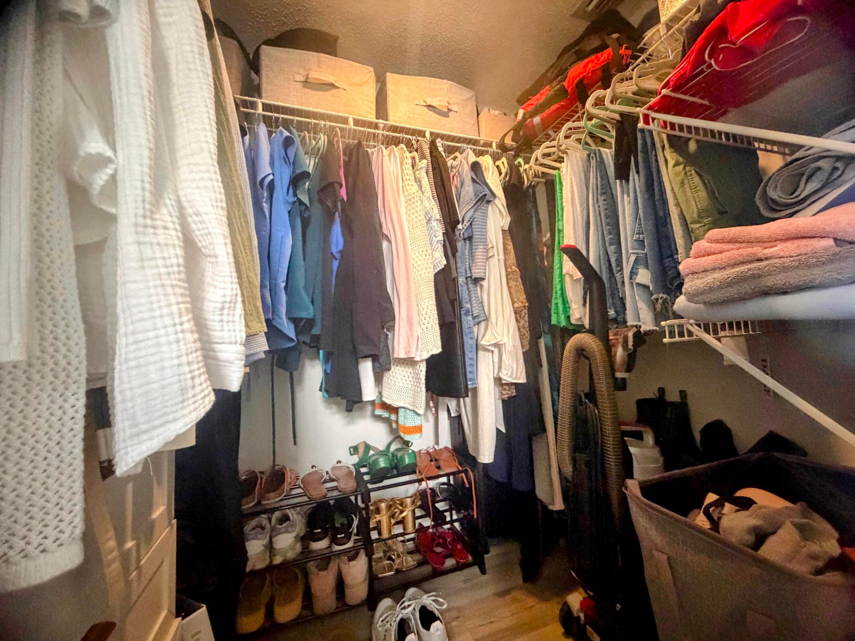 LAKE WINDWOOD CONDO - Residential