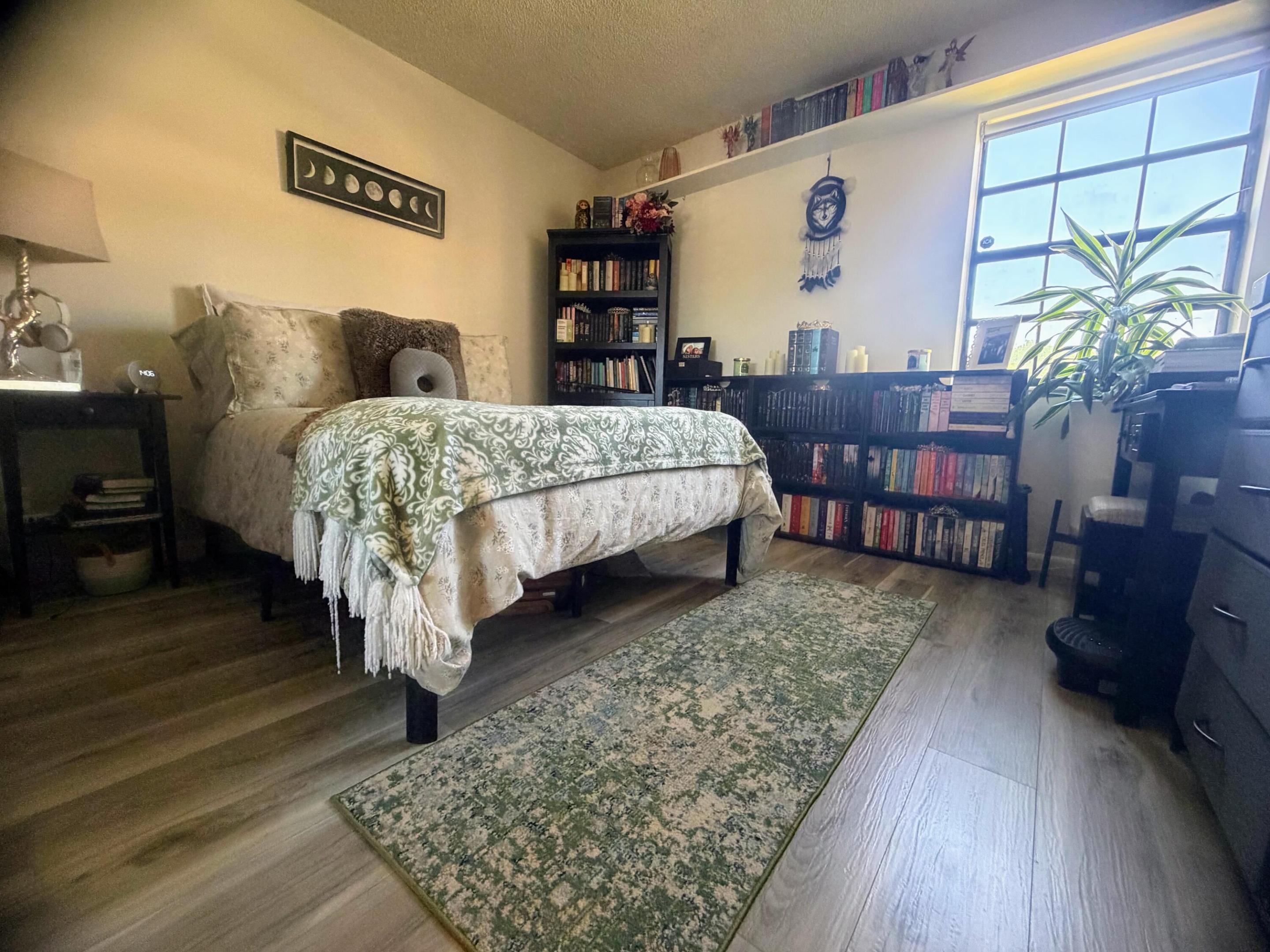 LAKE WINDWOOD CONDO - Residential