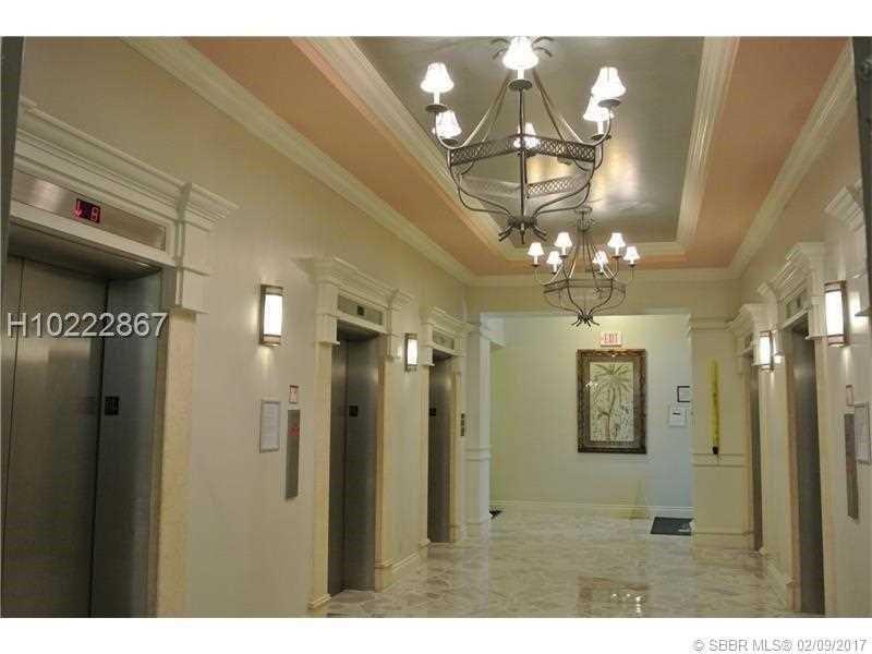 HOLLYWOOD BEACH - Residential