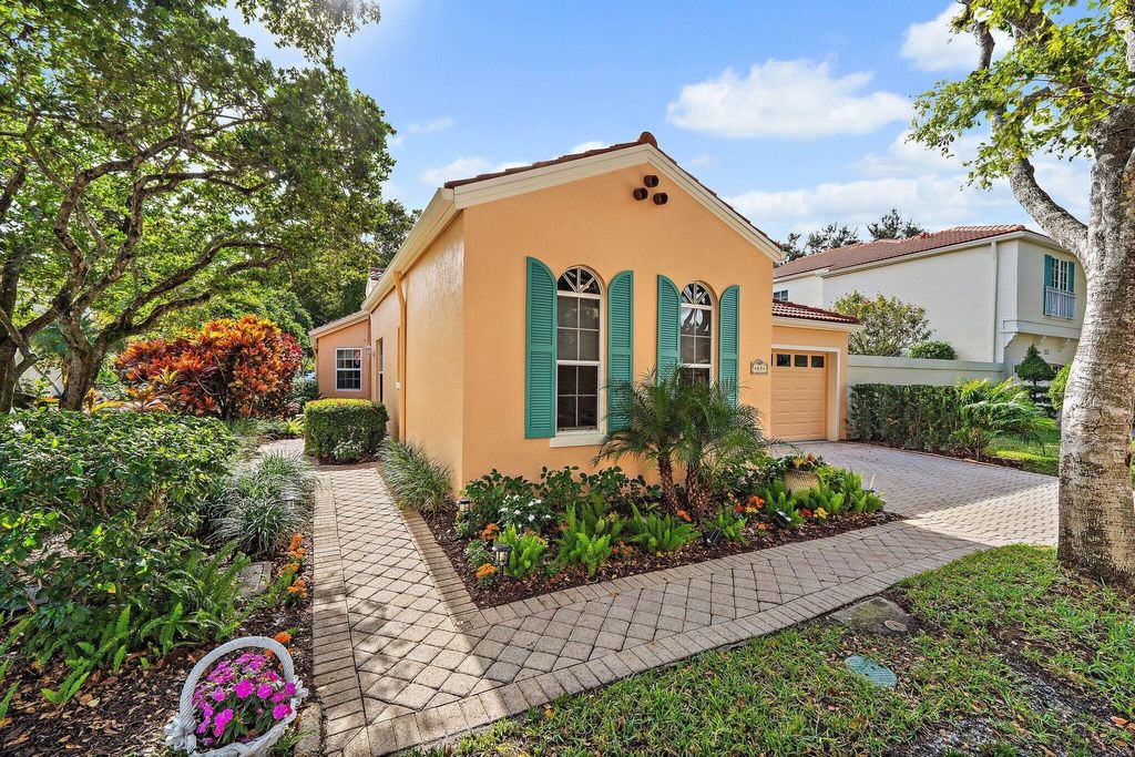 Photo of 45 Via Verona, Palm Beach Gardens, FL 33418 (MLS # R11144928)