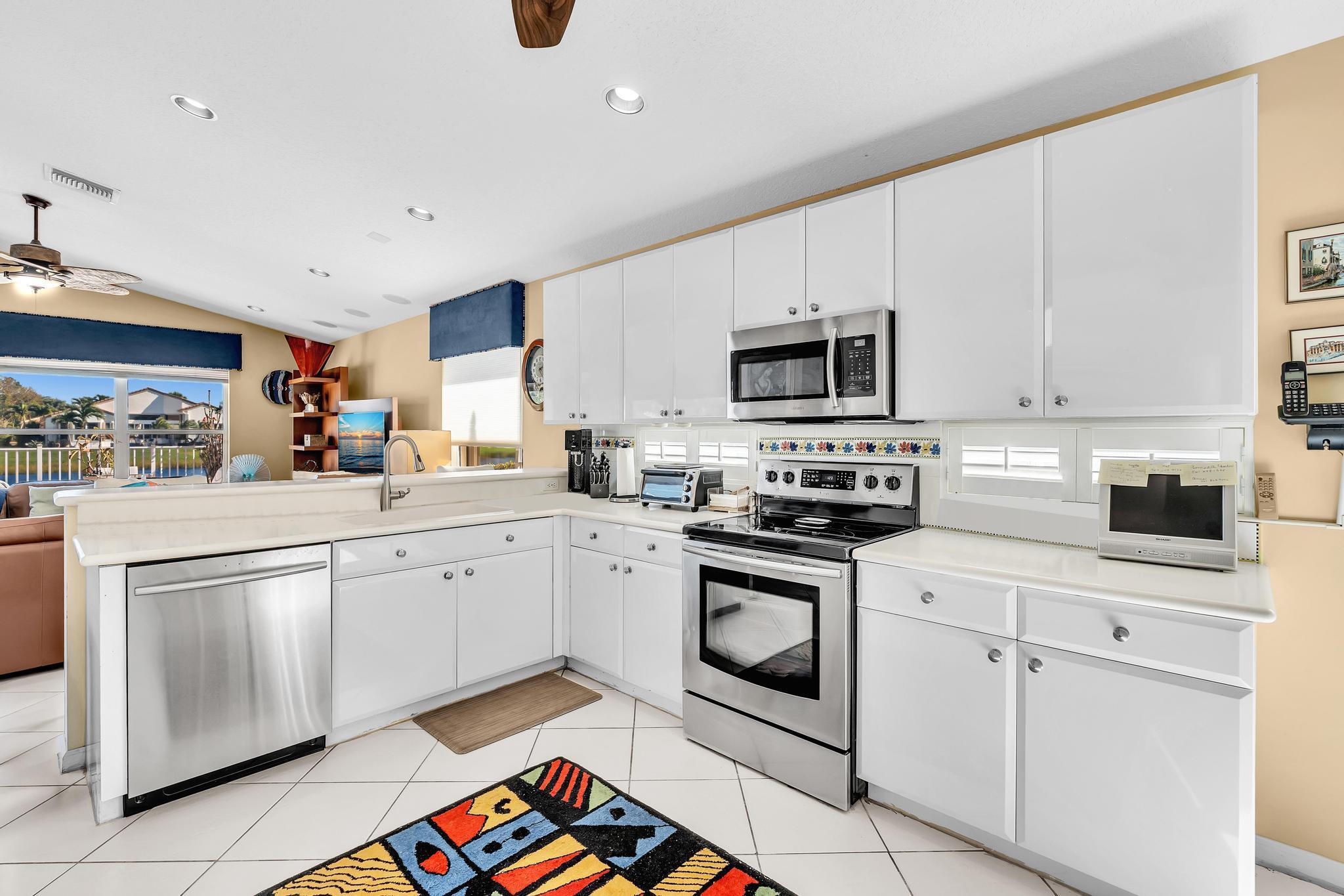 VALENCIA LAKES - Residential