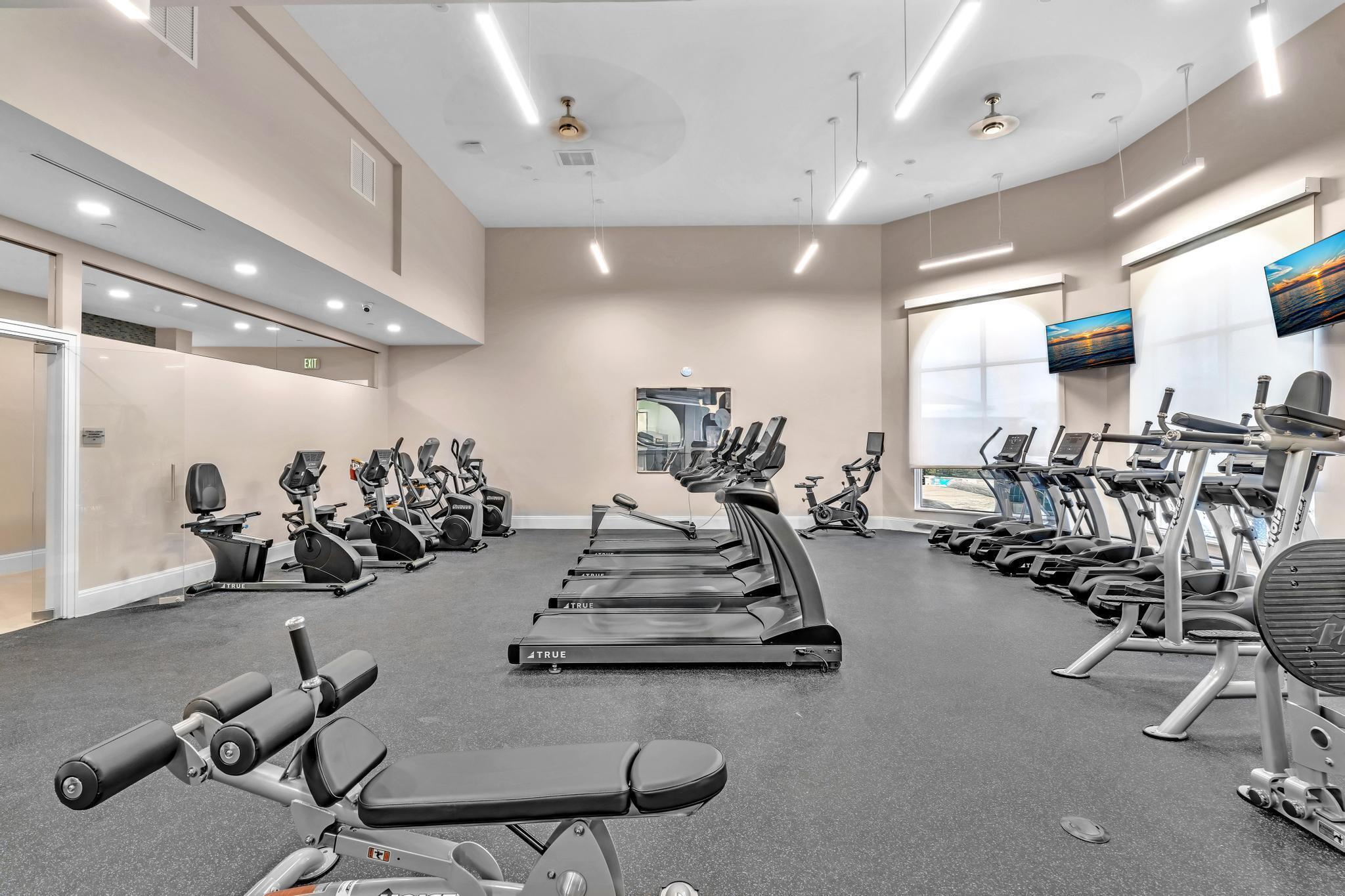 VALENCIA LAKES - Residential