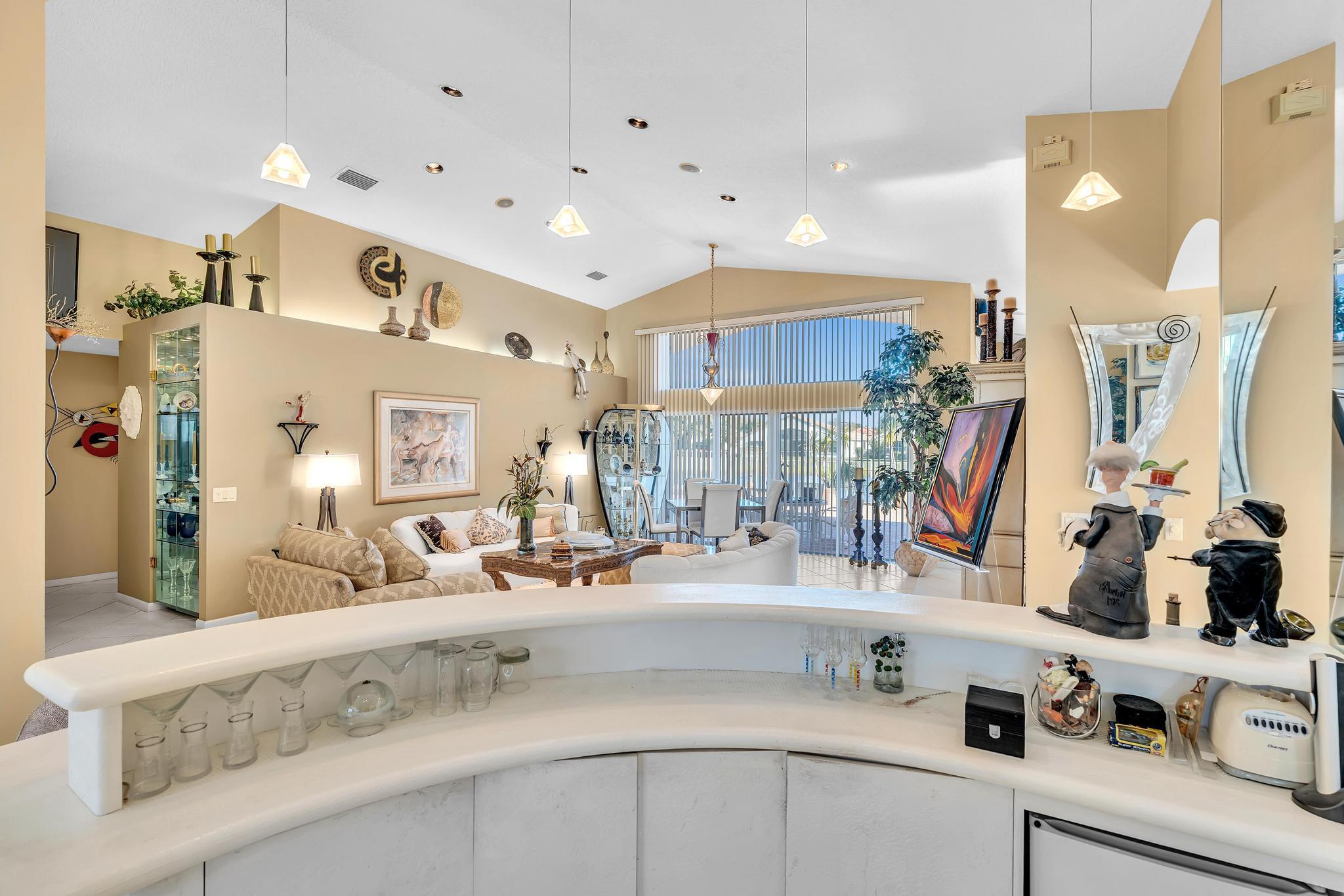 VALENCIA LAKES - Residential