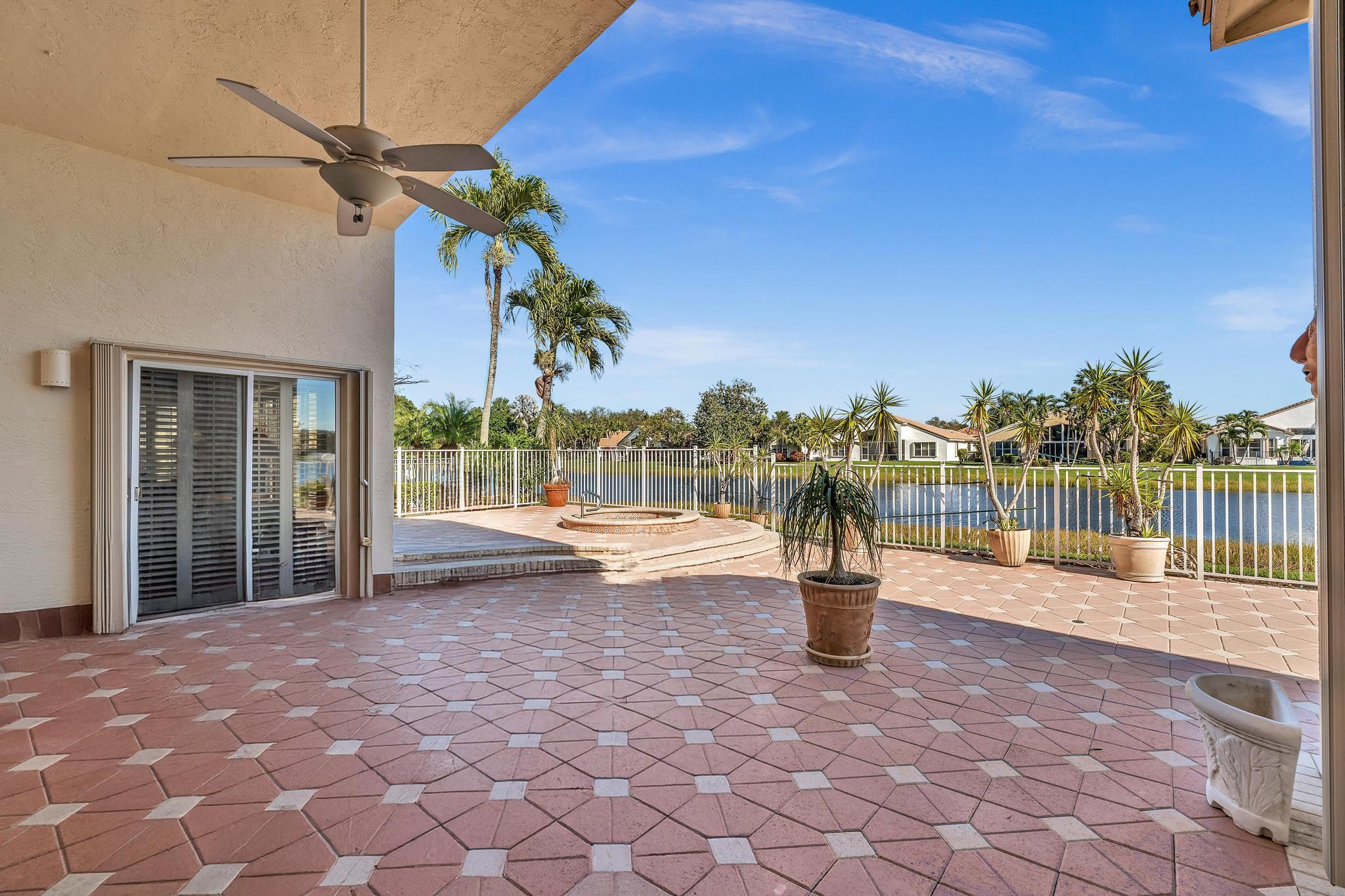VALENCIA LAKES - Residential