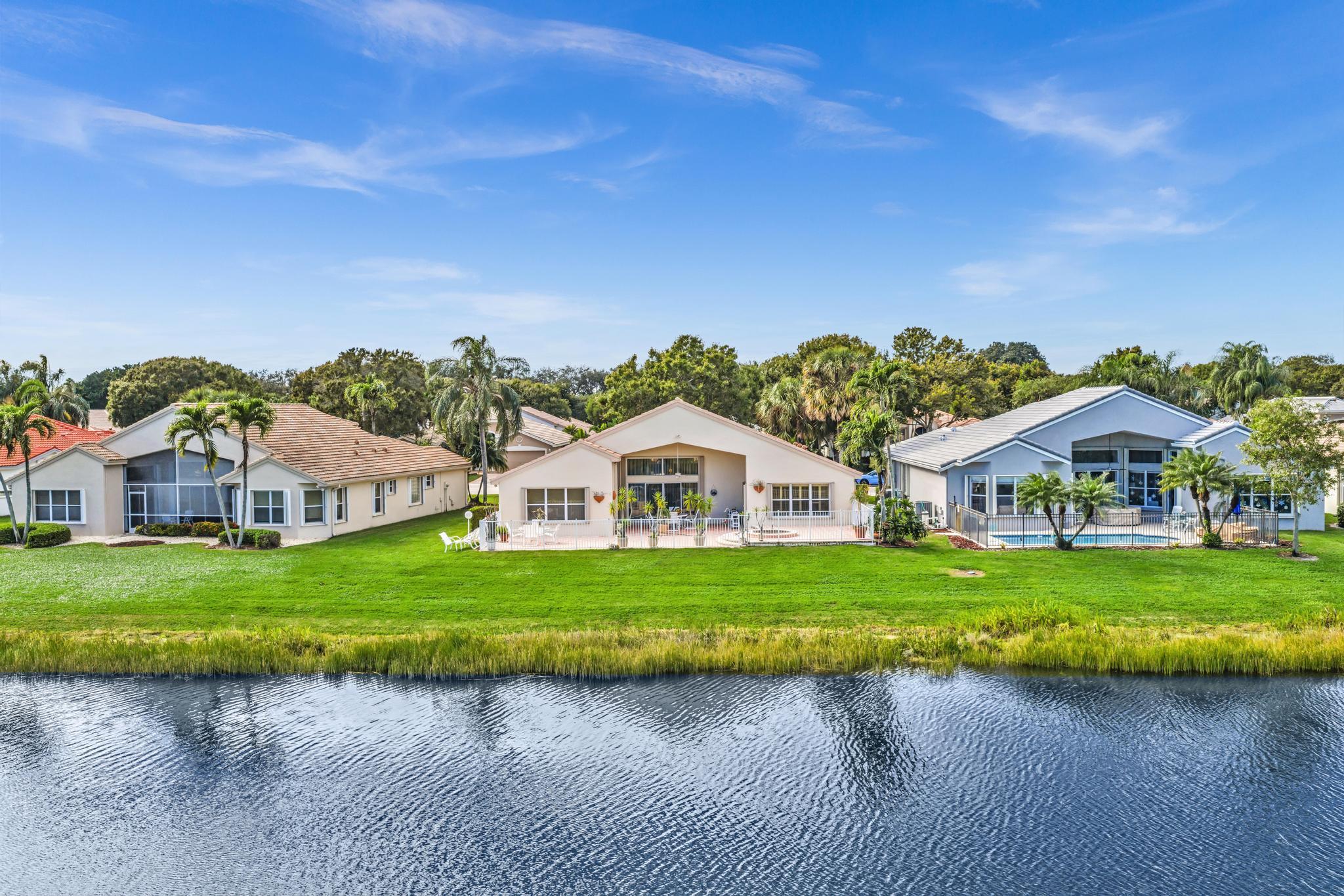 VALENCIA LAKES - Residential