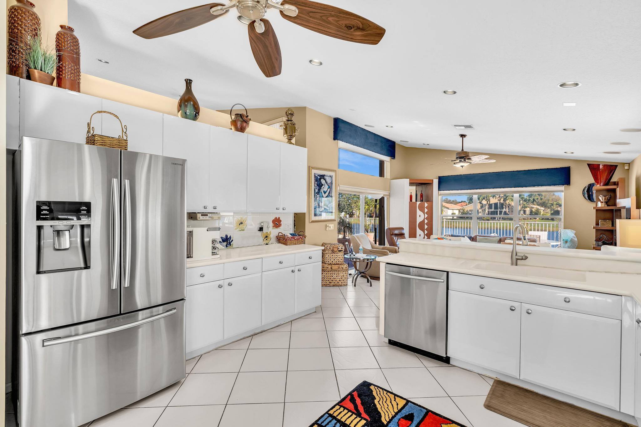 VALENCIA LAKES - Residential