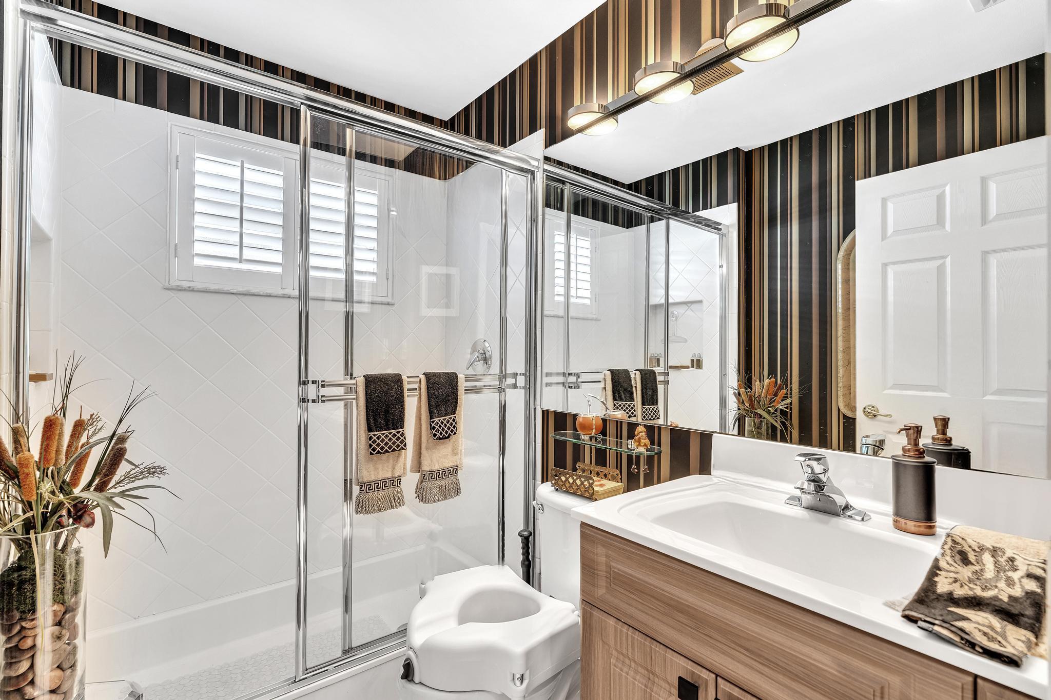 VALENCIA LAKES - Residential