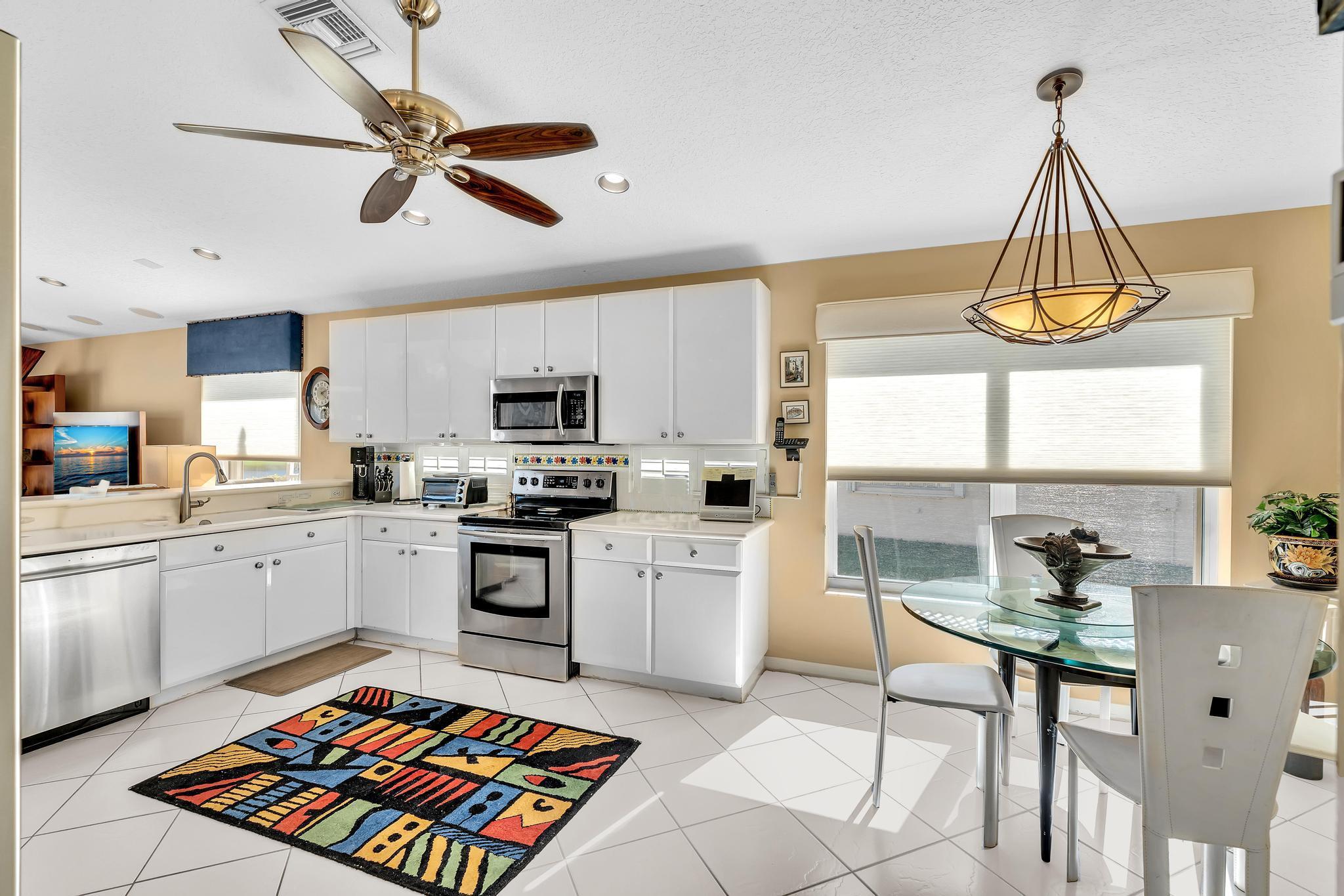 VALENCIA LAKES - Residential