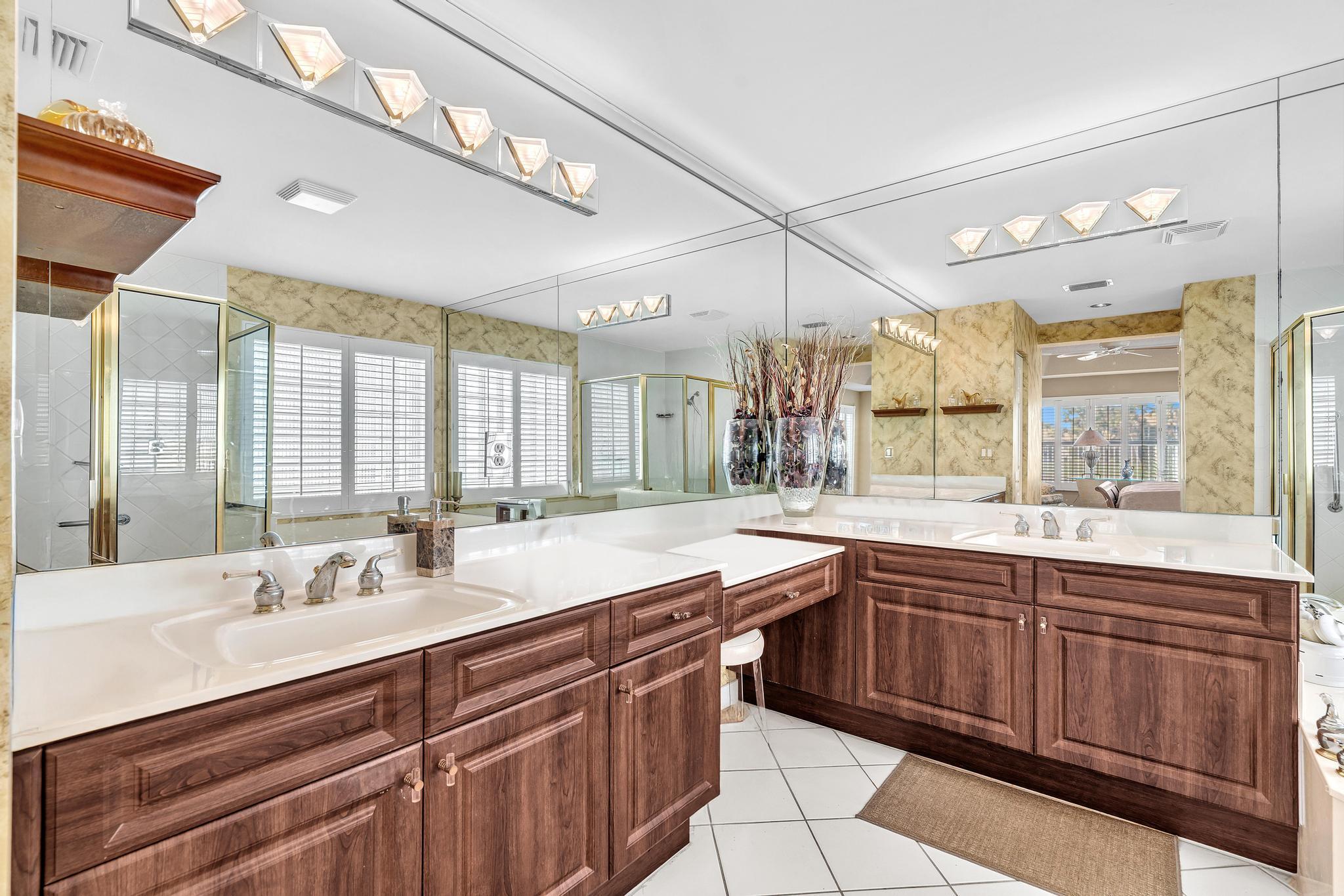 VALENCIA LAKES - Residential