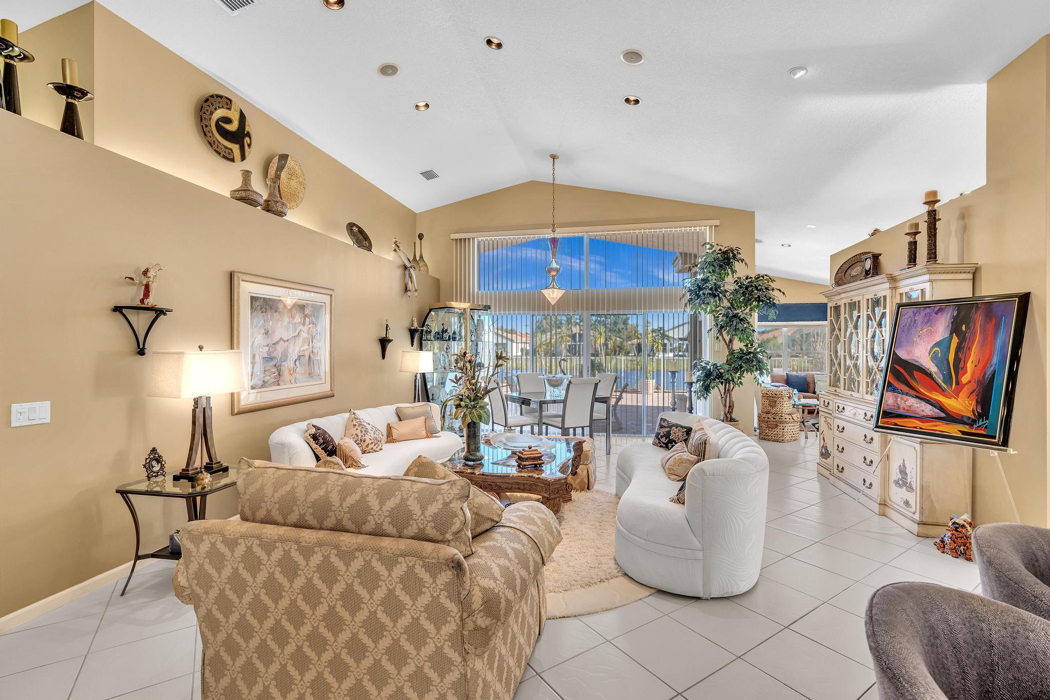 VALENCIA LAKES - Residential