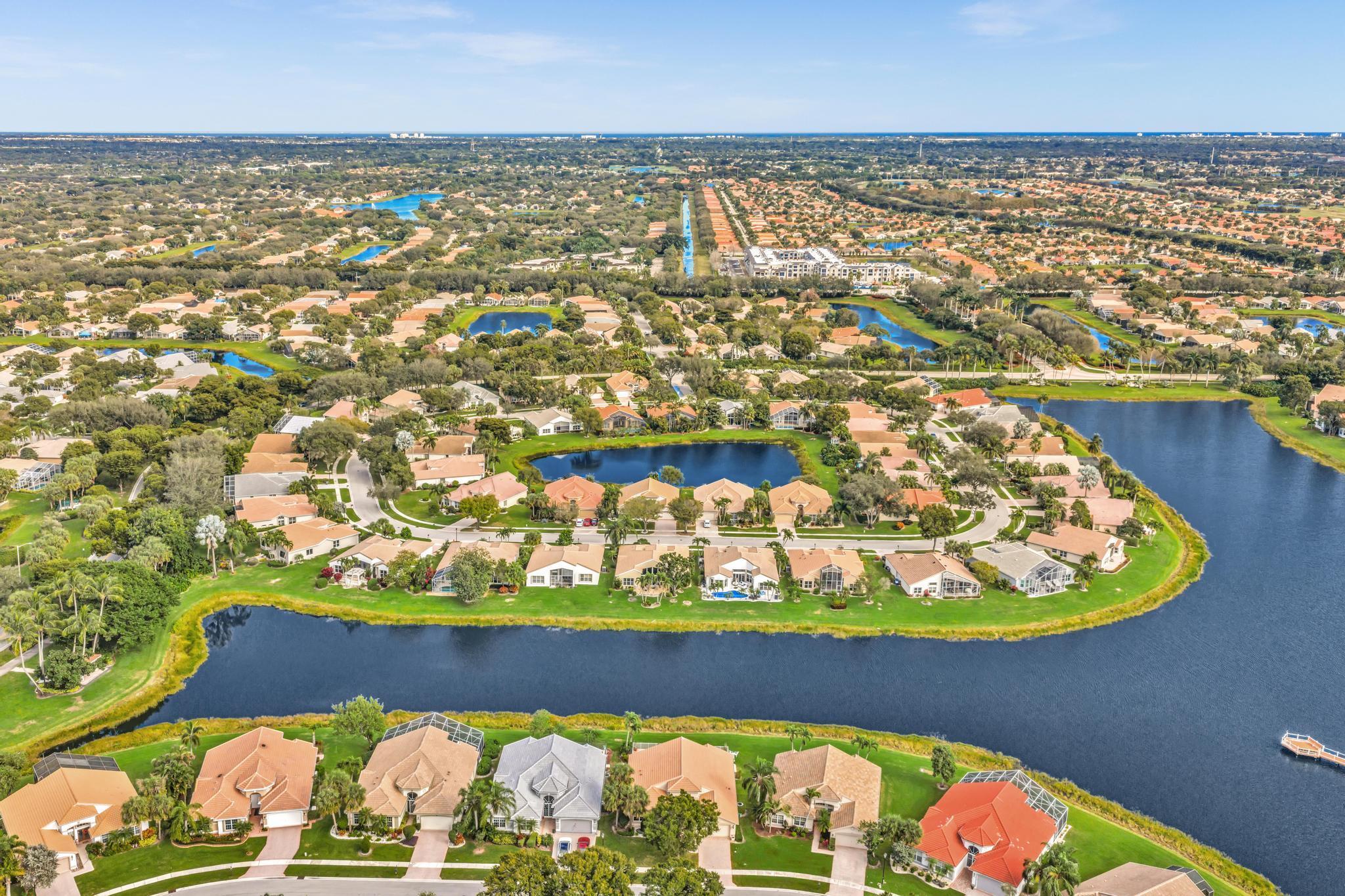 VALENCIA LAKES - Residential