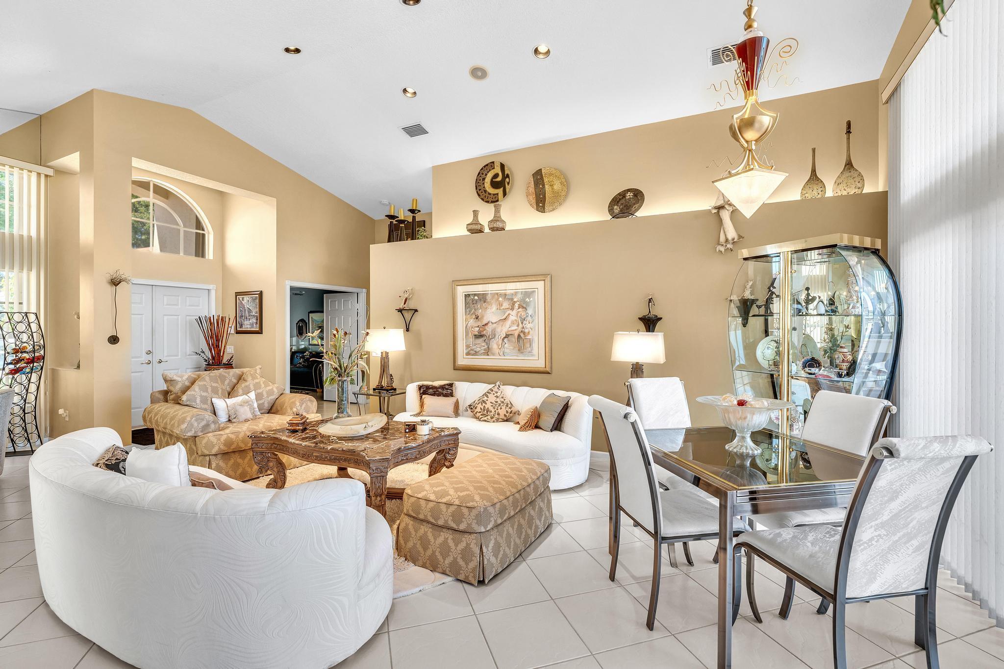 VALENCIA LAKES - Residential