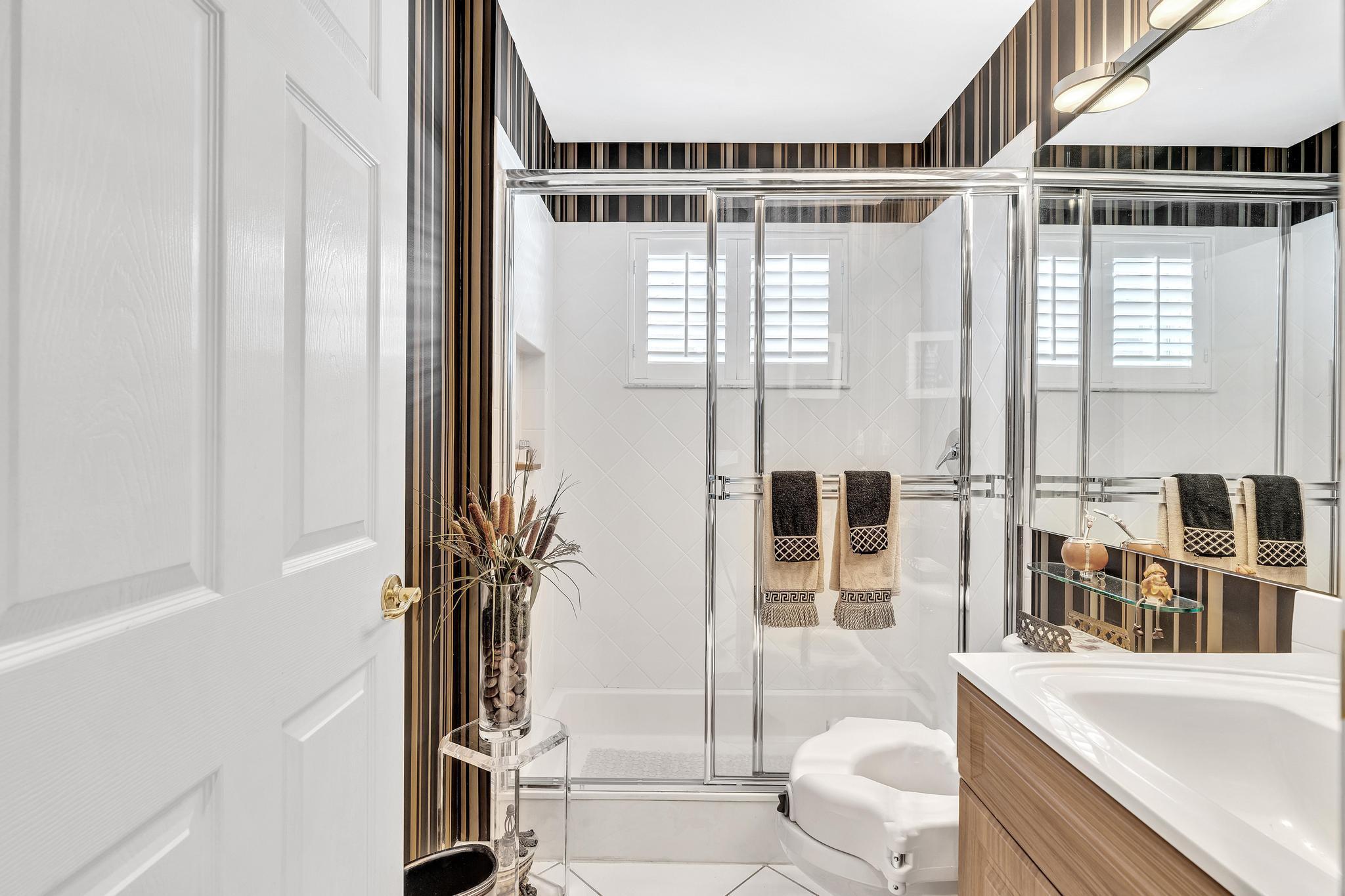 VALENCIA LAKES - Residential