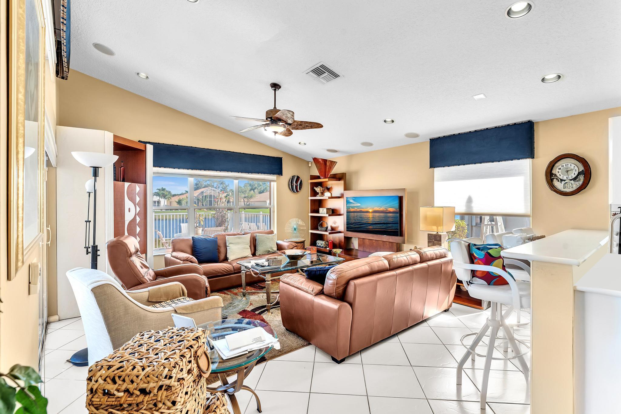 VALENCIA LAKES - Residential