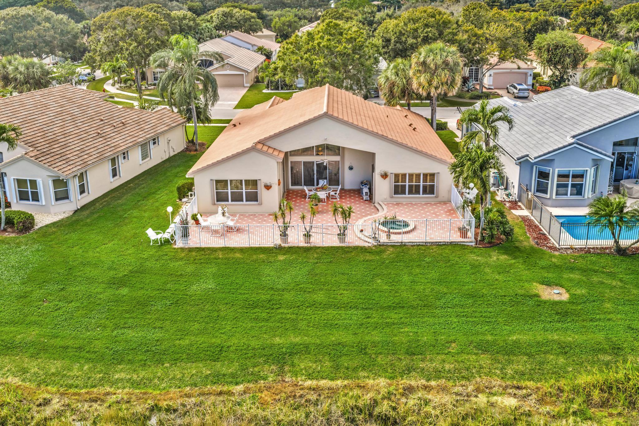 VALENCIA LAKES - Residential