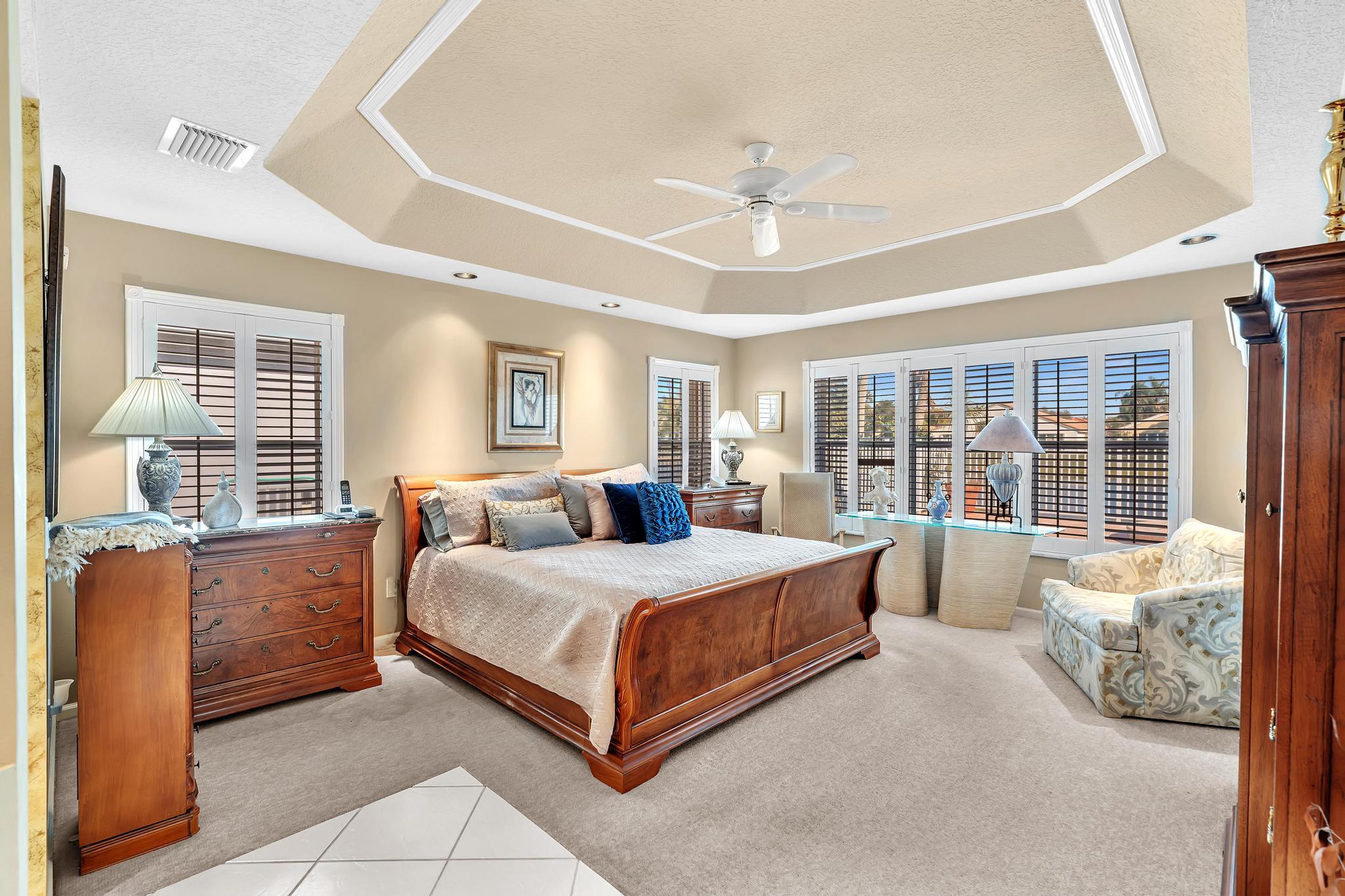 VALENCIA LAKES - Residential