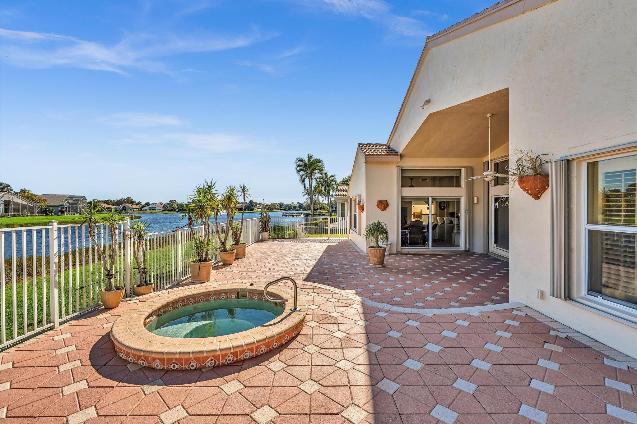 VALENCIA LAKES - Residential