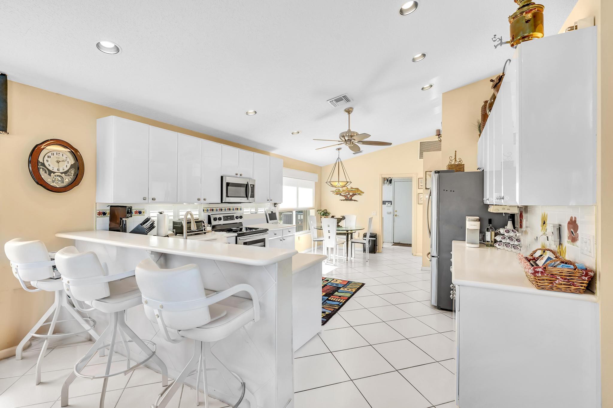 VALENCIA LAKES - Residential