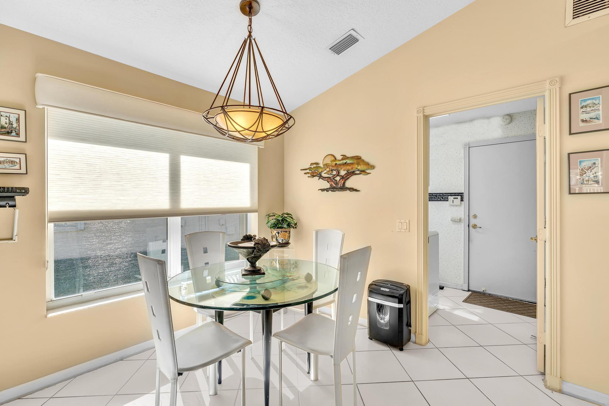 VALENCIA LAKES - Residential