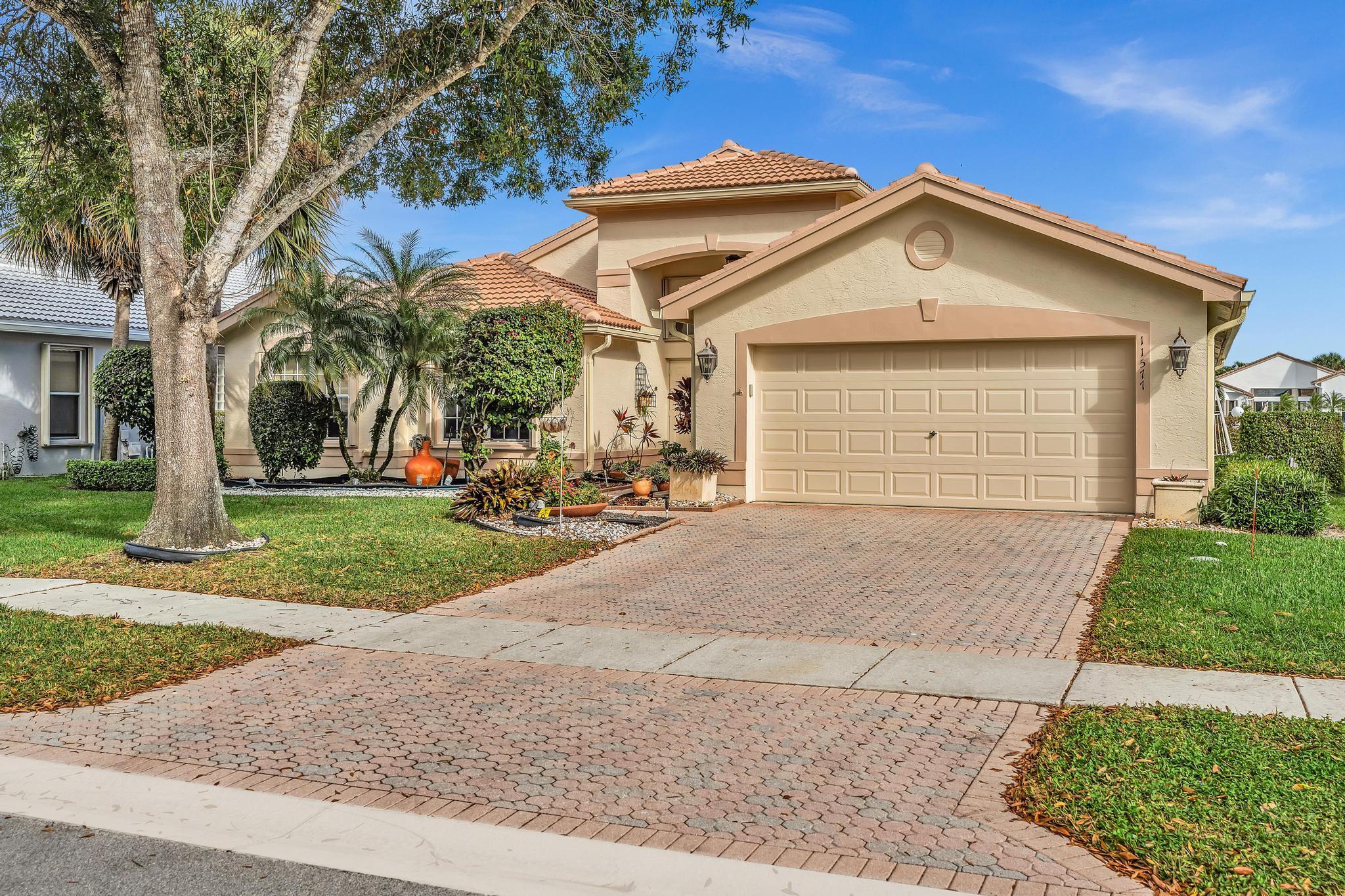 VALENCIA LAKES - Residential