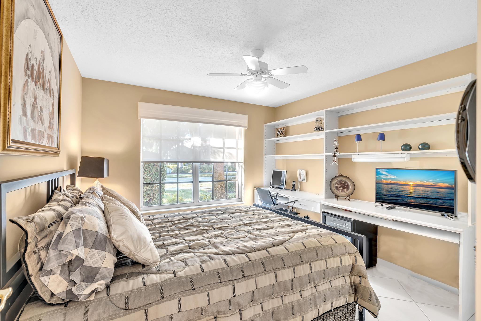 VALENCIA LAKES - Residential