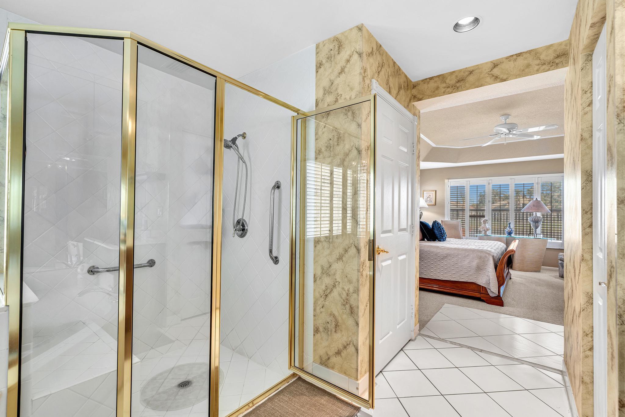 VALENCIA LAKES - Residential