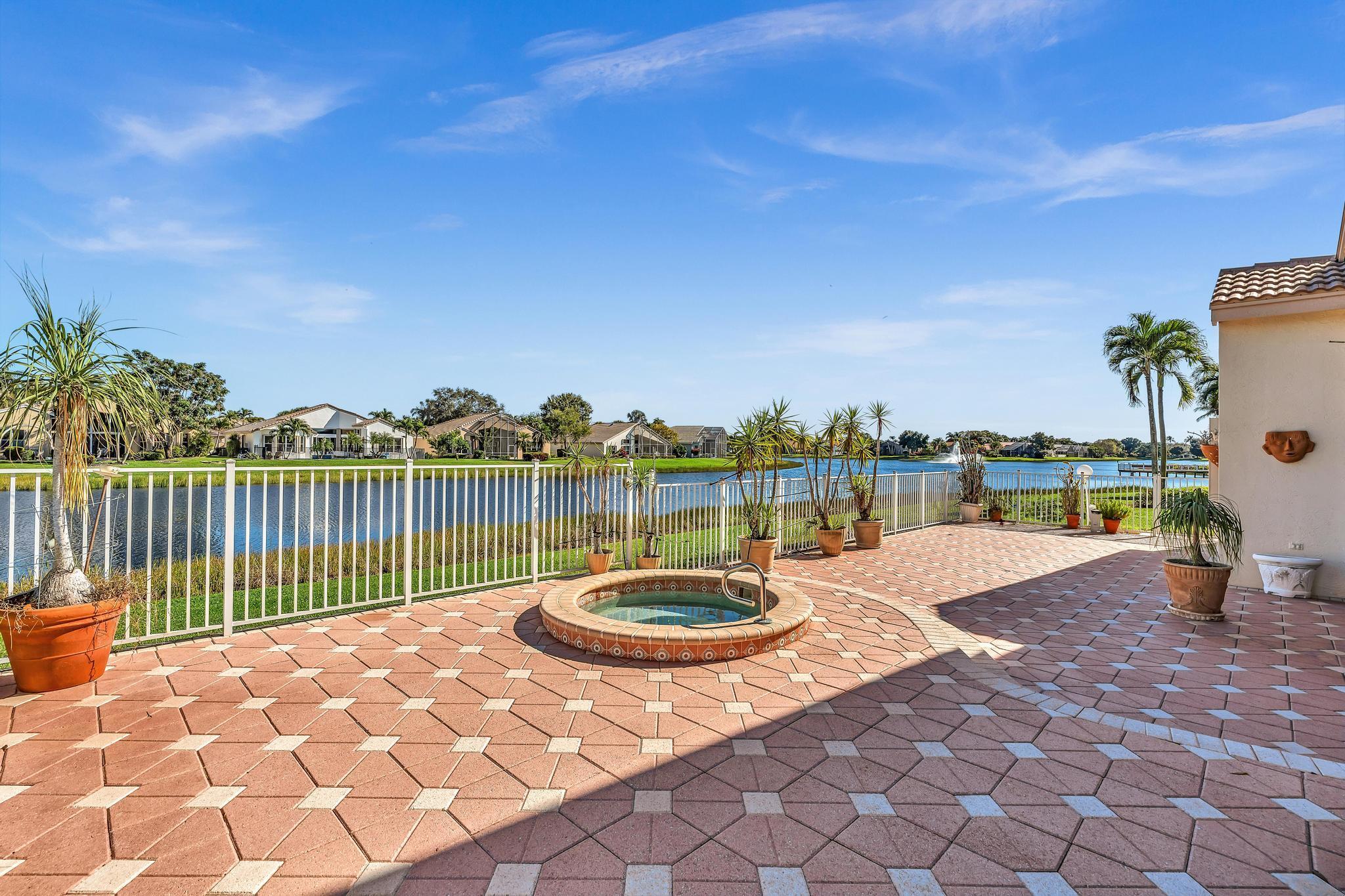 VALENCIA LAKES - Residential