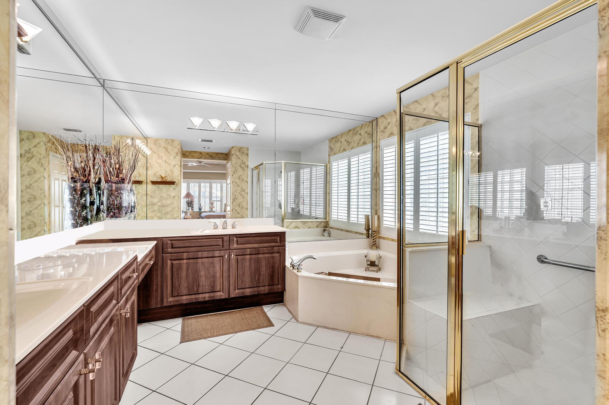 VALENCIA LAKES - Residential