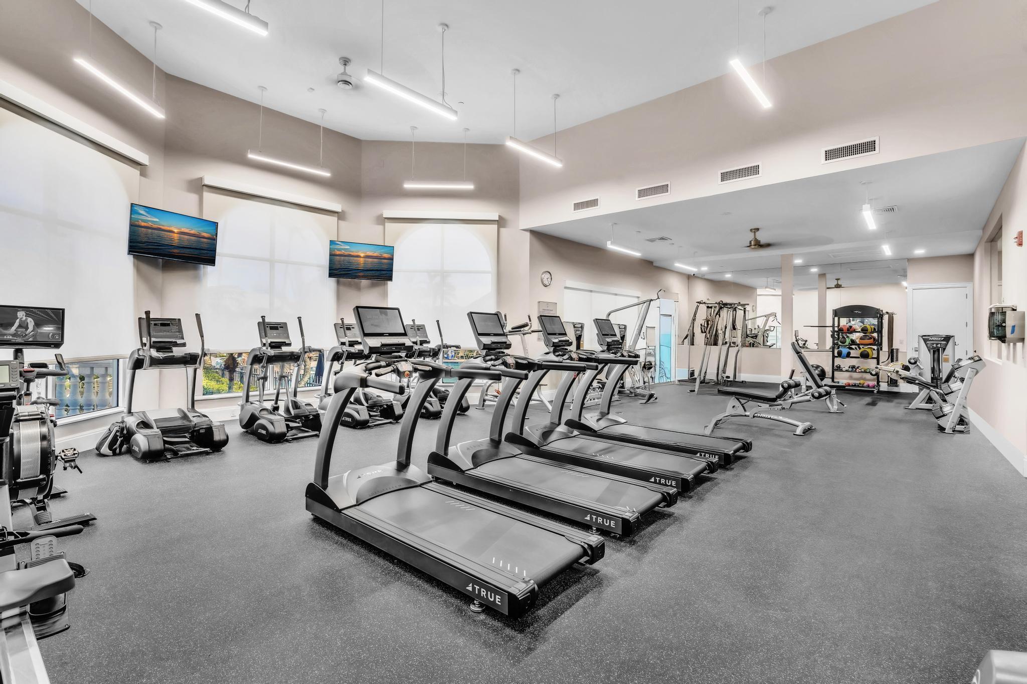 VALENCIA LAKES - Residential