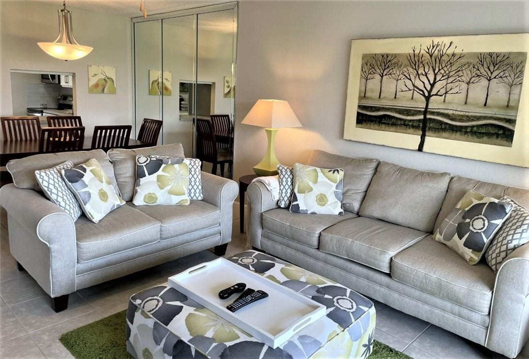 ORIOLE GOLF & TENNIS CLUB - Residential