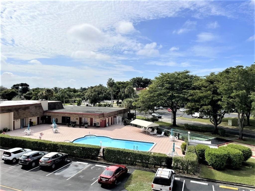 ORIOLE GOLF & TENNIS CLUB - Residential