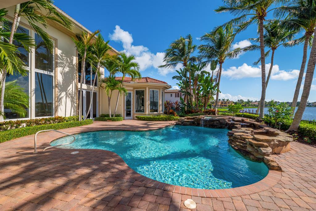 ADMIRALS COVE - Residential