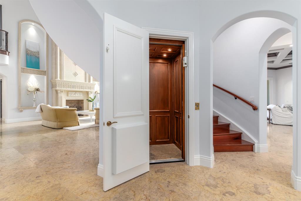 ADMIRALS COVE - Residential