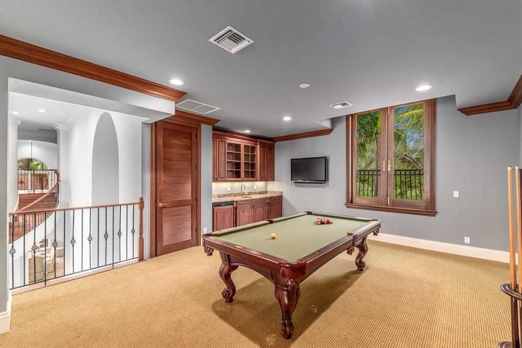 ADMIRALS COVE - Residential