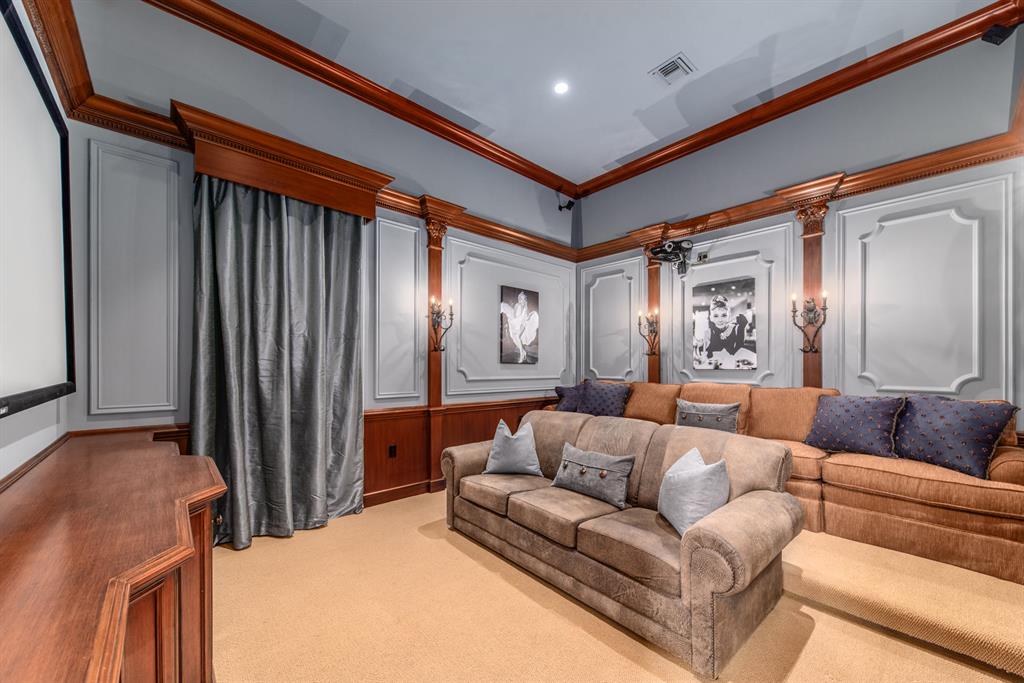 ADMIRALS COVE - Residential