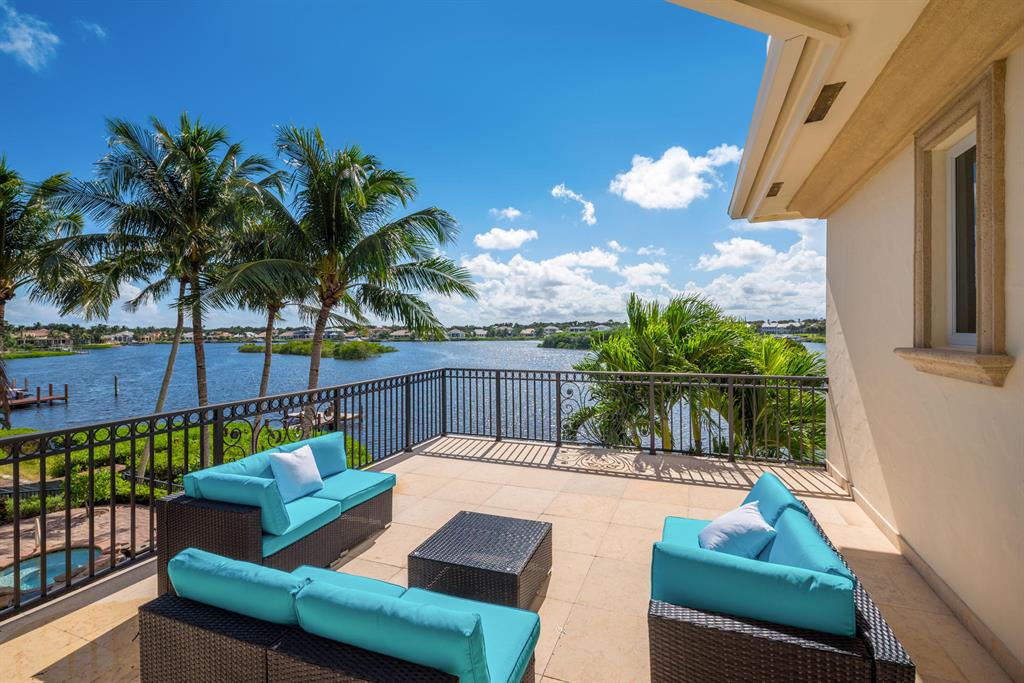 ADMIRALS COVE - Residential