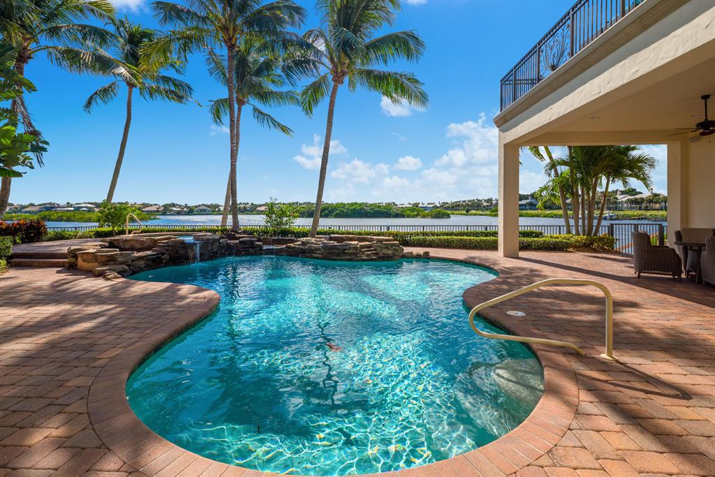 ADMIRALS COVE - Residential