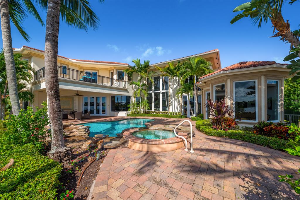 ADMIRALS COVE - Residential